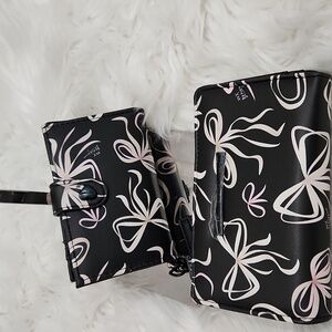 🔹️Betsey Johnson🔹 2 Piece Coquette Bow XOKARA‎  Black Wallet Bundle NWOT! ✨️🖤